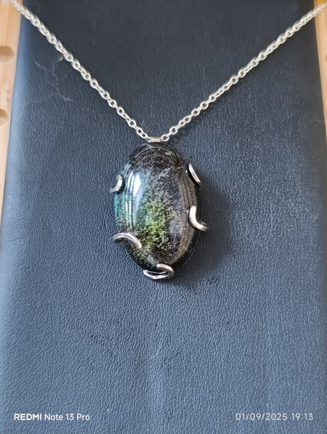 Collier Ovale reflet vert 