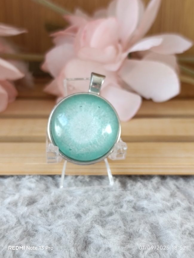 Pendentif bleu vert nacré