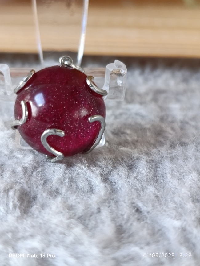 Pendentif rouge vif 