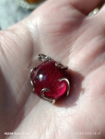 Pendentif rouge vif 